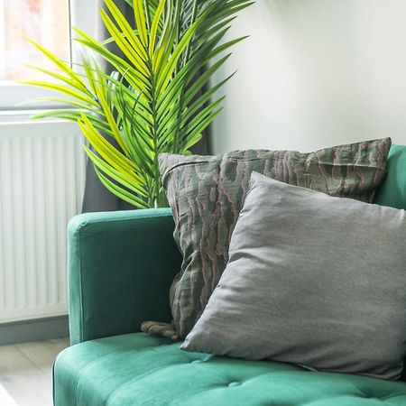 Stanion Luxurious 3 Bedroom Modern House Northamptonshire, Double, Twins, Single, Free Parking, Free Wi-Fi, Pets, Up To 8 Sleeps, 4 Smart Tvs Corby Zewnętrze zdjęcie
