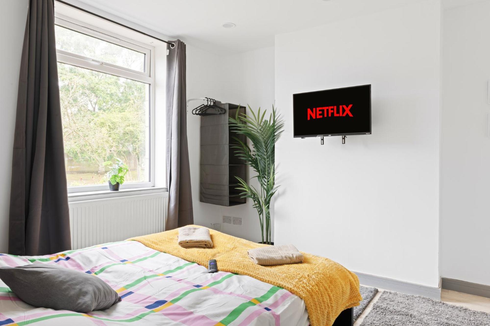 Stanion Luxurious 3 Bedroom Modern House Northamptonshire, Double, Twins, Single, Free Parking, Free Wi-Fi, Pets, Up To 8 Sleeps, 4 Smart Tvs Corby Zewnętrze zdjęcie