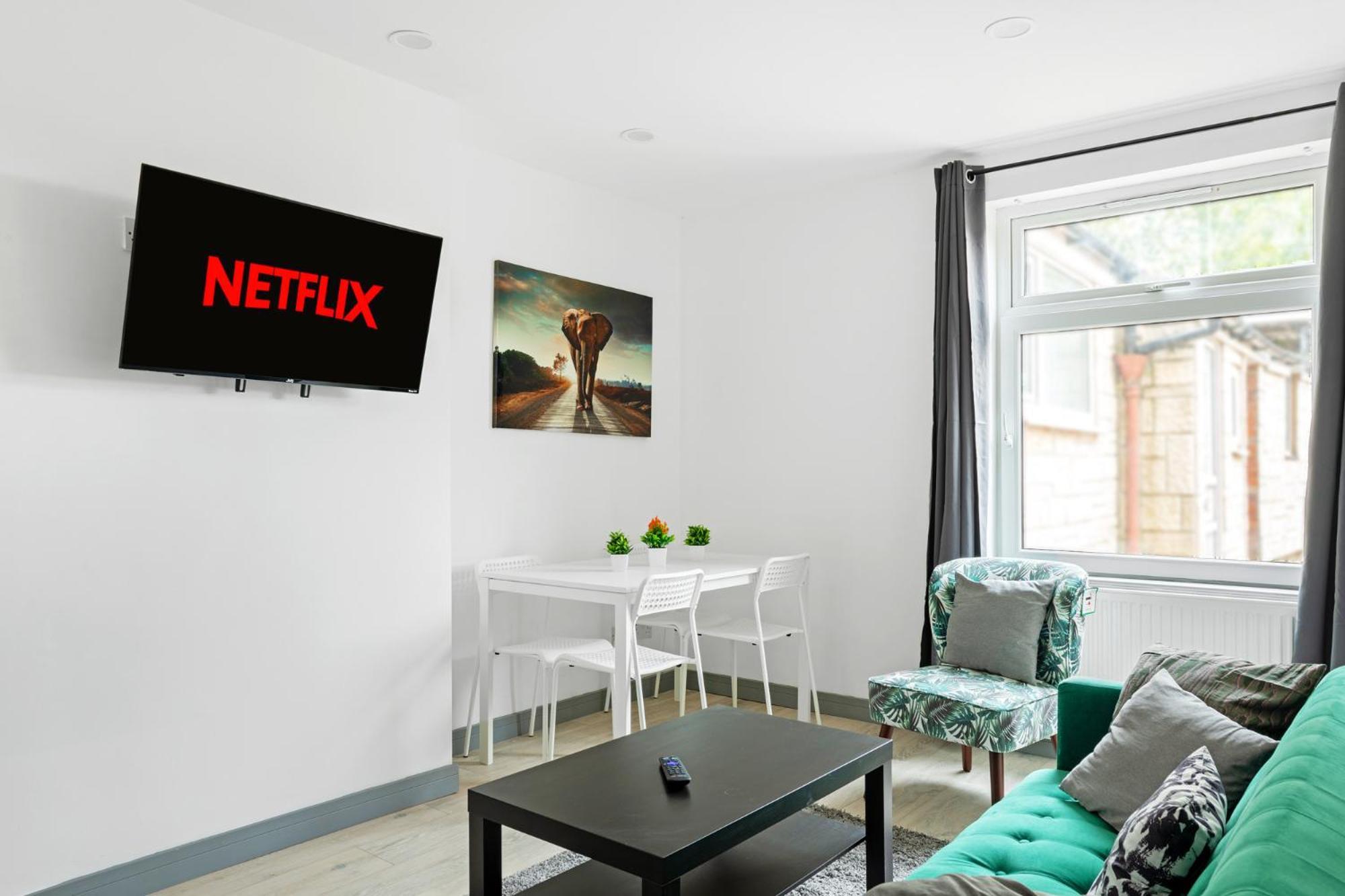 Stanion Luxurious 3 Bedroom Modern House Northamptonshire, Double, Twins, Single, Free Parking, Free Wi-Fi, Pets, Up To 8 Sleeps, 4 Smart Tvs Corby Zewnętrze zdjęcie