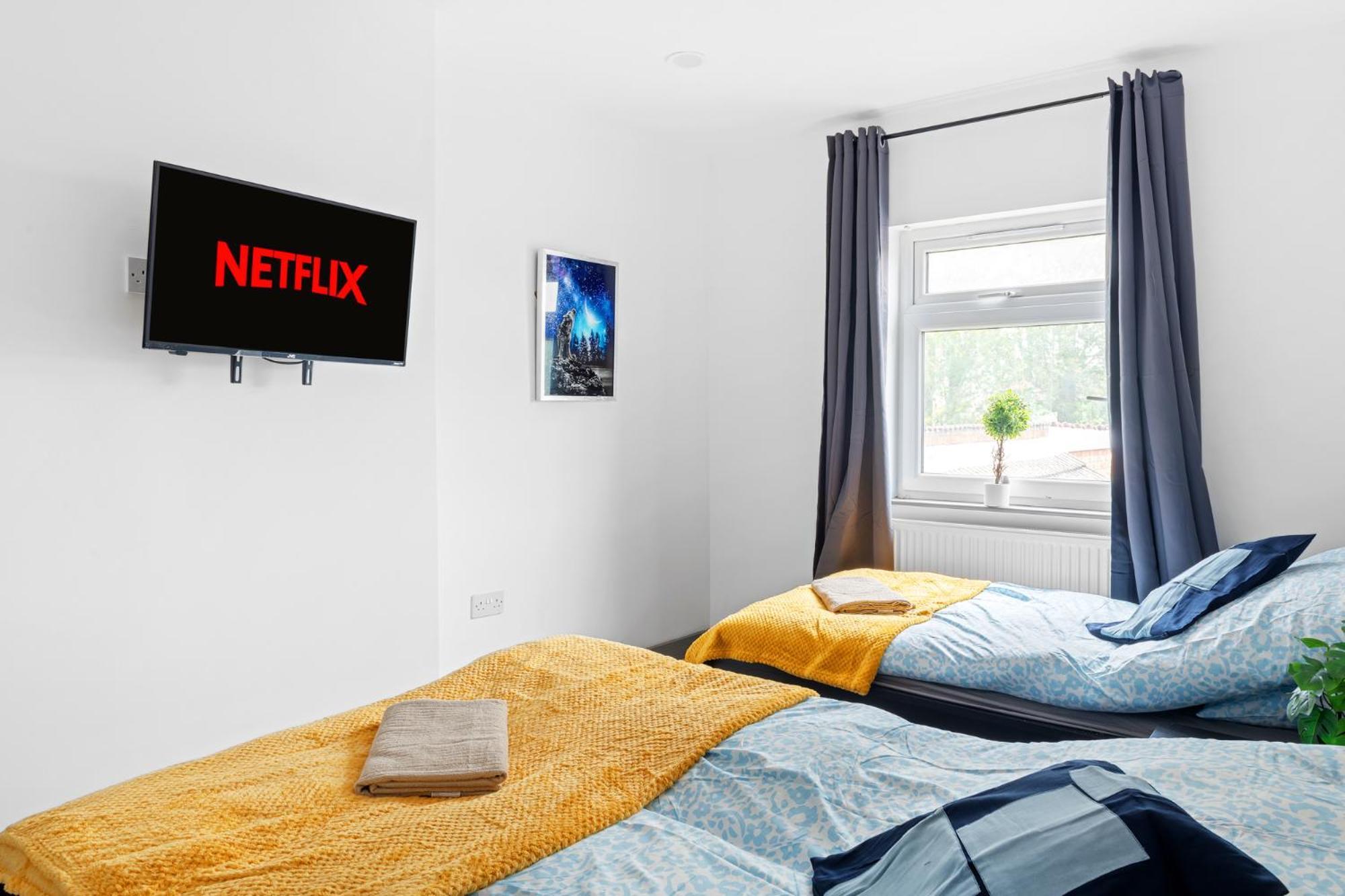 Stanion Luxurious 3 Bedroom Modern House Northamptonshire, Double, Twins, Single, Free Parking, Free Wi-Fi, Pets, Up To 8 Sleeps, 4 Smart Tvs Corby Zewnętrze zdjęcie