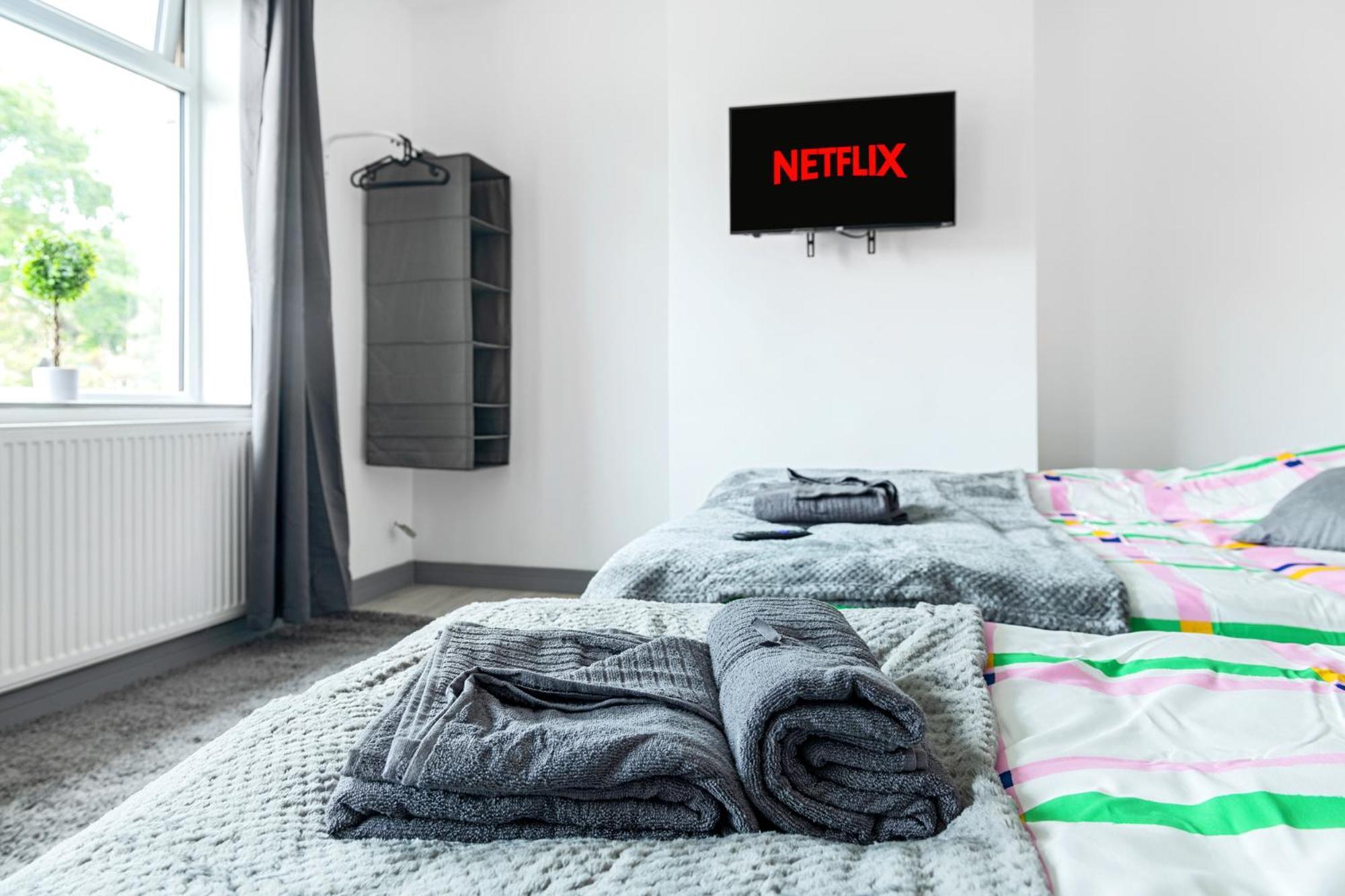 Stanion Luxurious 3 Bedroom Modern House Northamptonshire, Double, Twins, Single, Free Parking, Free Wi-Fi, Pets, Up To 8 Sleeps, 4 Smart Tvs Corby Zewnętrze zdjęcie