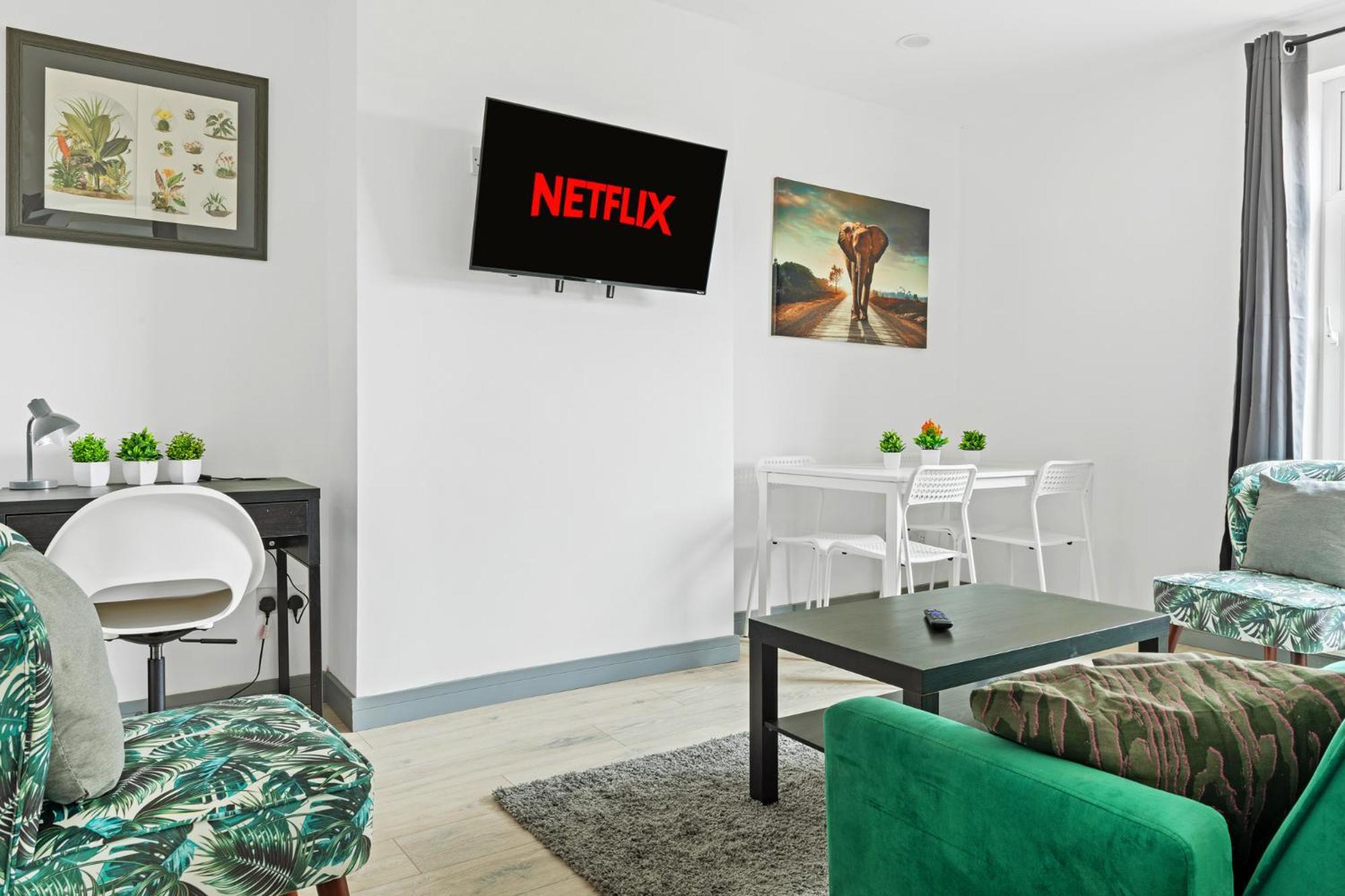 Stanion Luxurious 3 Bedroom Modern House Northamptonshire, Double, Twins, Single, Free Parking, Free Wi-Fi, Pets, Up To 8 Sleeps, 4 Smart Tvs Corby Zewnętrze zdjęcie